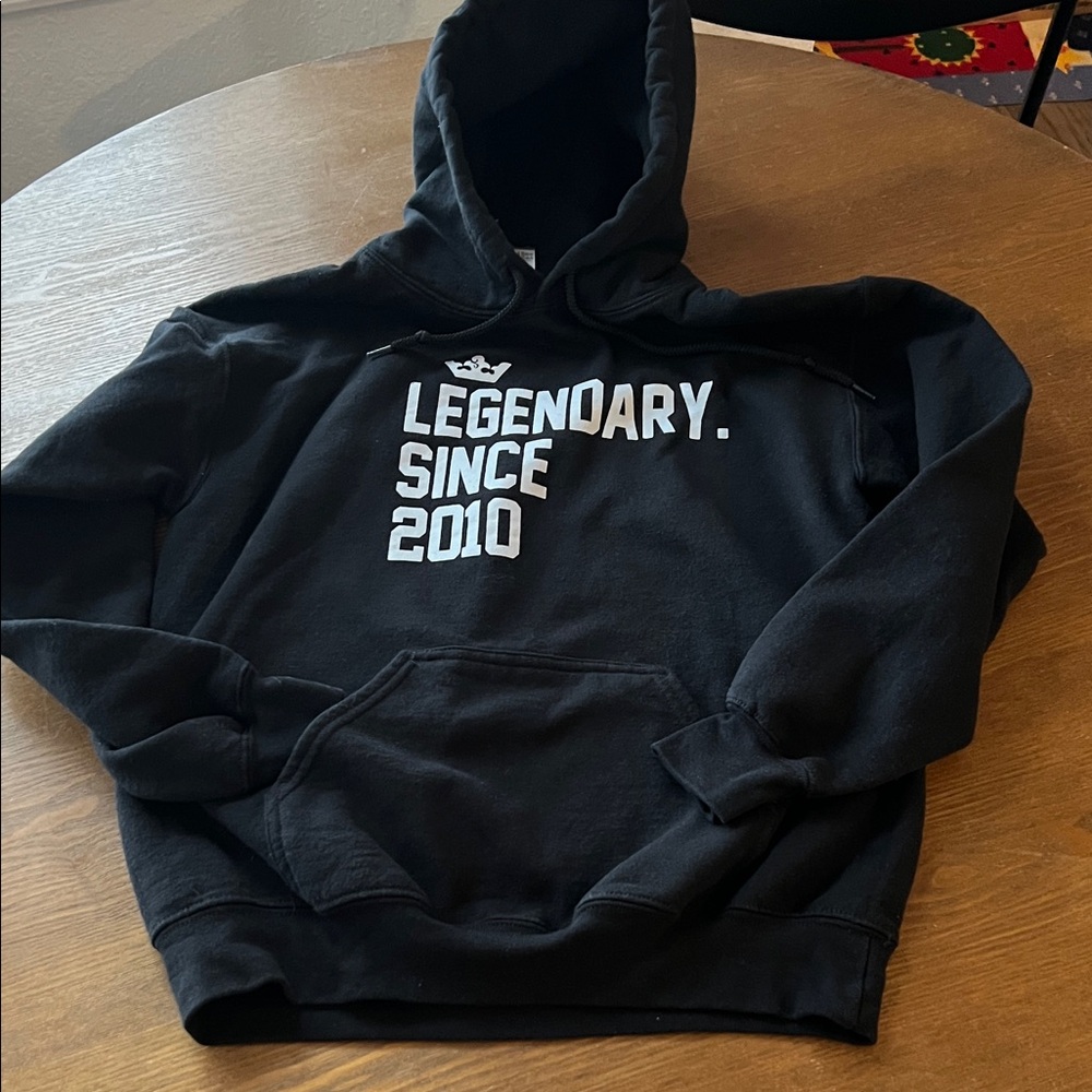 Gildan Black Hoodie with Legendary Print Sz Small